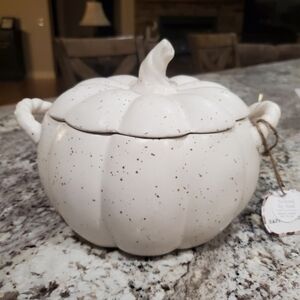 Ceramic Pumpkin Serving Bowl With Lid-NWT